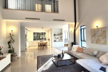 בית פרטי דו קומתי 7 חד' למכירה בנוה מונוסון!