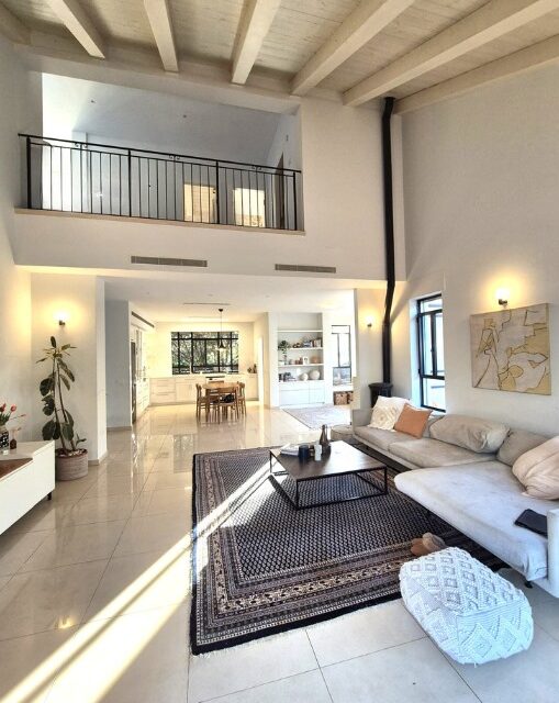 בית פרטי דו קומתי 7 חד' למכירה בנוה מונוסון!