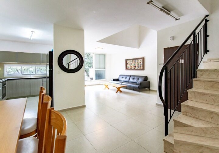 למכירה דופלקס משפחתי מרווח 5 חדרים | רחוב רחל המשוררת 3 בפתח תקווה